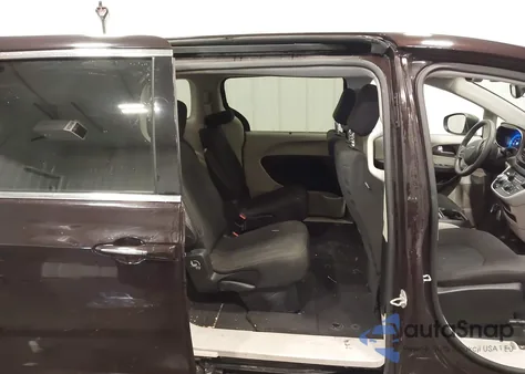 2017 Chrysler Pacifica Touring Plus z USA, uszkodzony, nr VIN 2C4RC1BG2HR837218